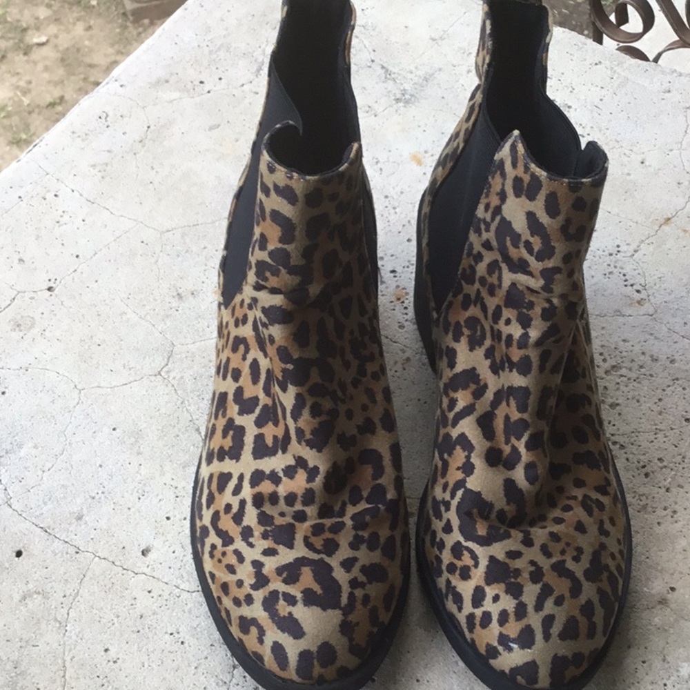 Dividcd. Leopard booties. 5